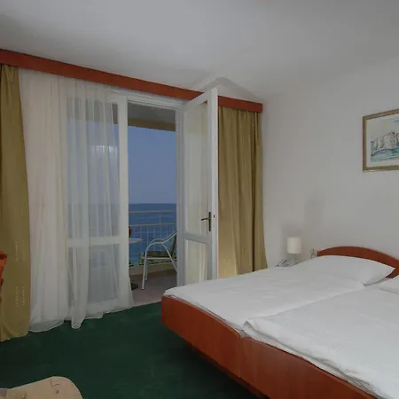 Eva And Felica Hotel